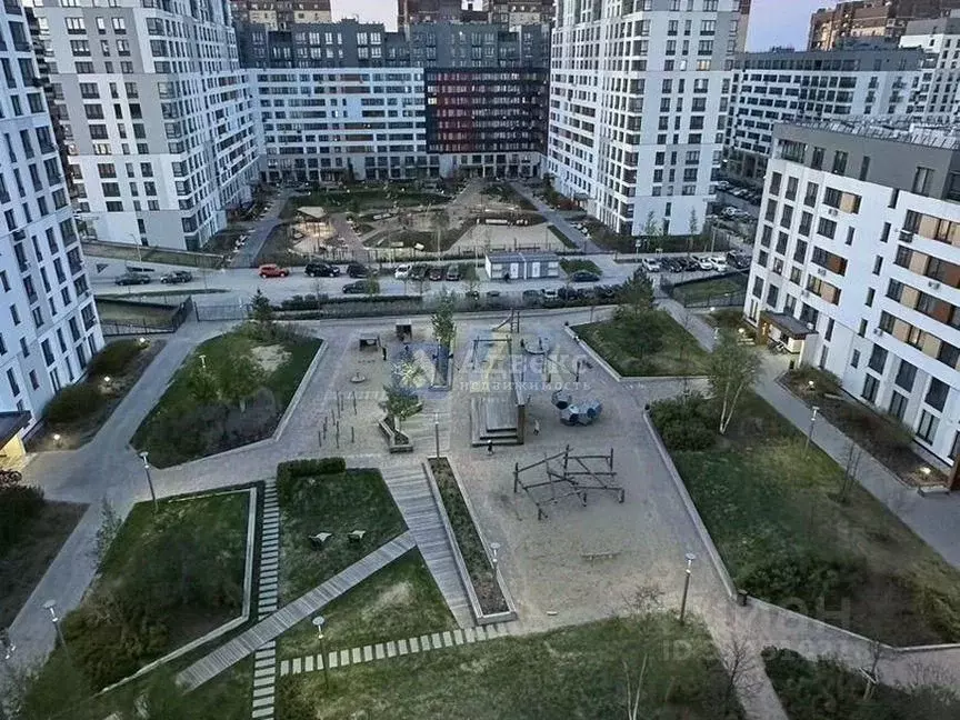 3-к кв. Тюменская область, Тюмень ул. 50 лет Октября, 57В (122.0 м) - Фото 0