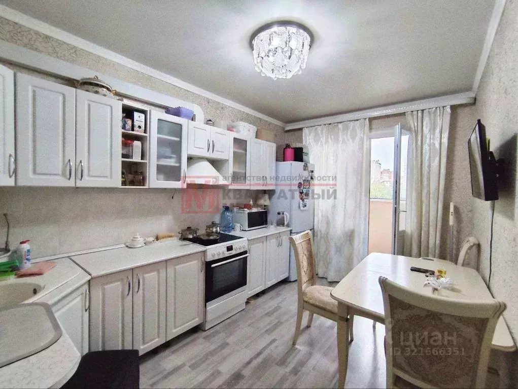 3-к кв. Белгородская область, Старый Оскол Дубрава мкр, 3 кв-л, 37 ... - Фото 0