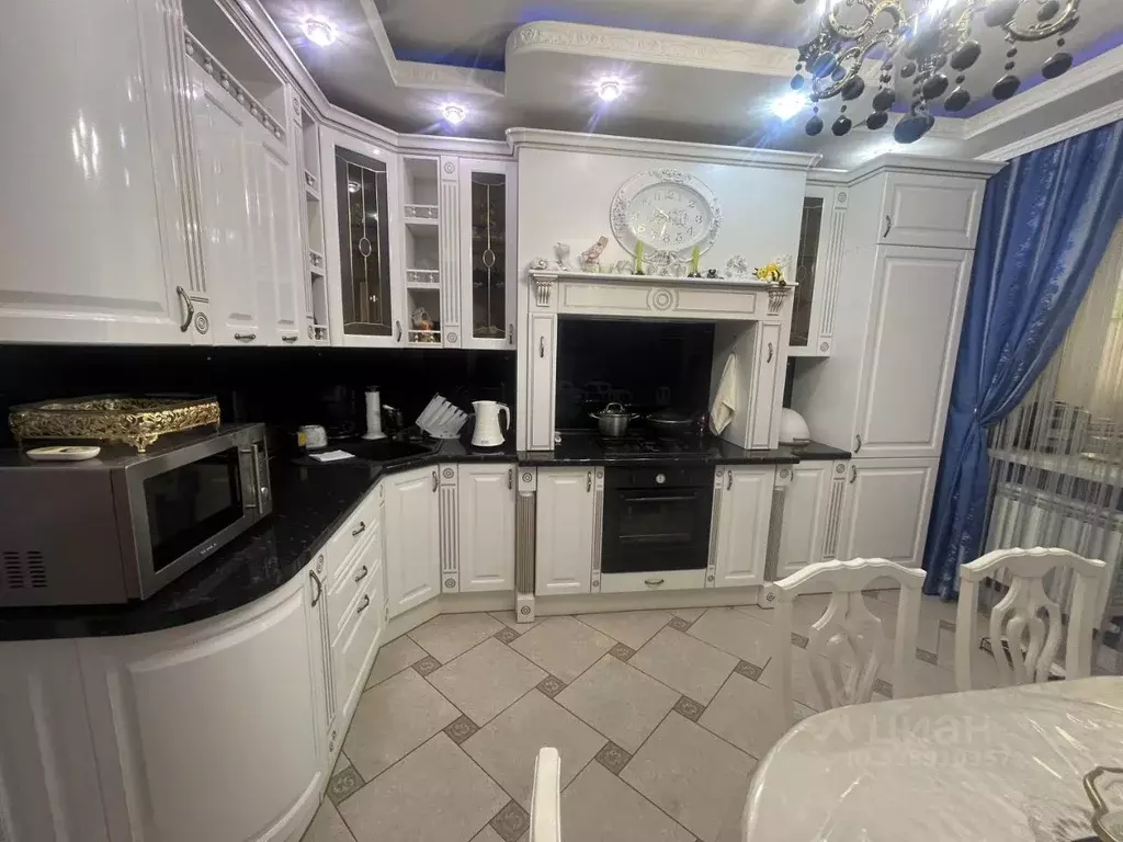 2-к кв. Волгоградская область, Волгоград ул. Базарова, 2 (70.9 м) - Фото 1