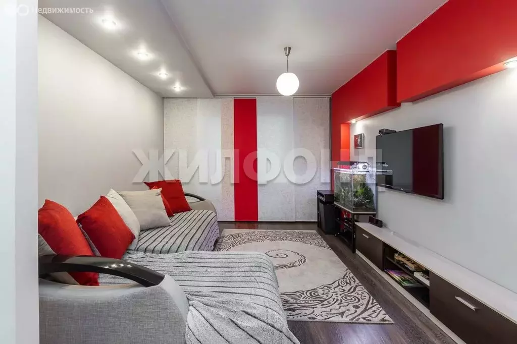 3-комнатная квартира: Барнаул, Лазурная улица, 51 (83 м) - Фото 1