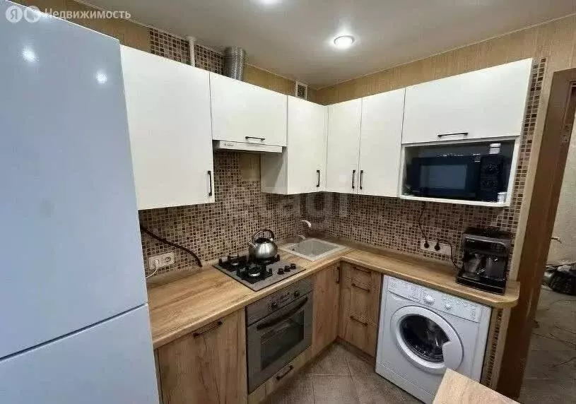 3-комнатная квартира: Симферополь, улица Гагарина, 31 (60 м) - Фото 1