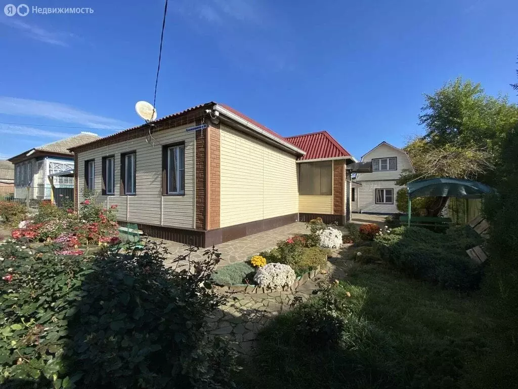 Дом в Цимлянск, Краснознамённая улица, 84 (85 м) - Фото 1