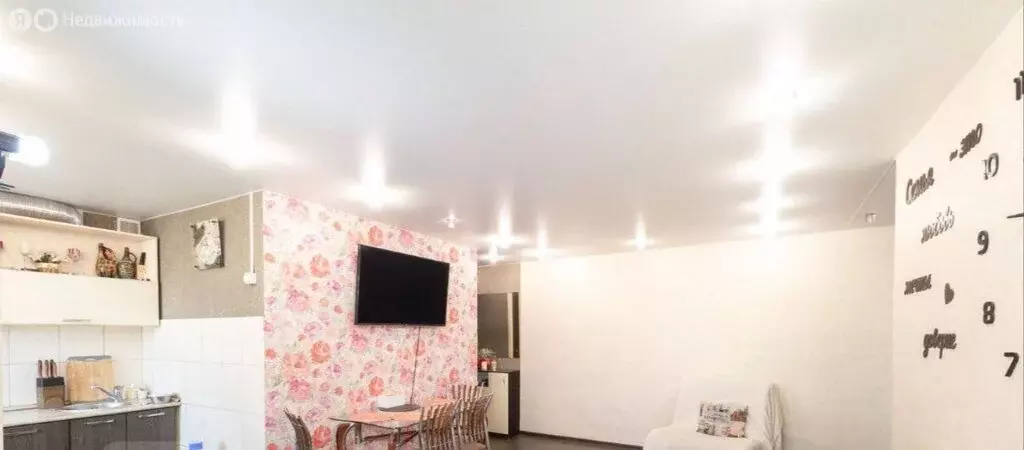 3-комнатная квартира: Комсомольск-на-Амуре, улица Аллея Труда, 56 ... - Фото 2