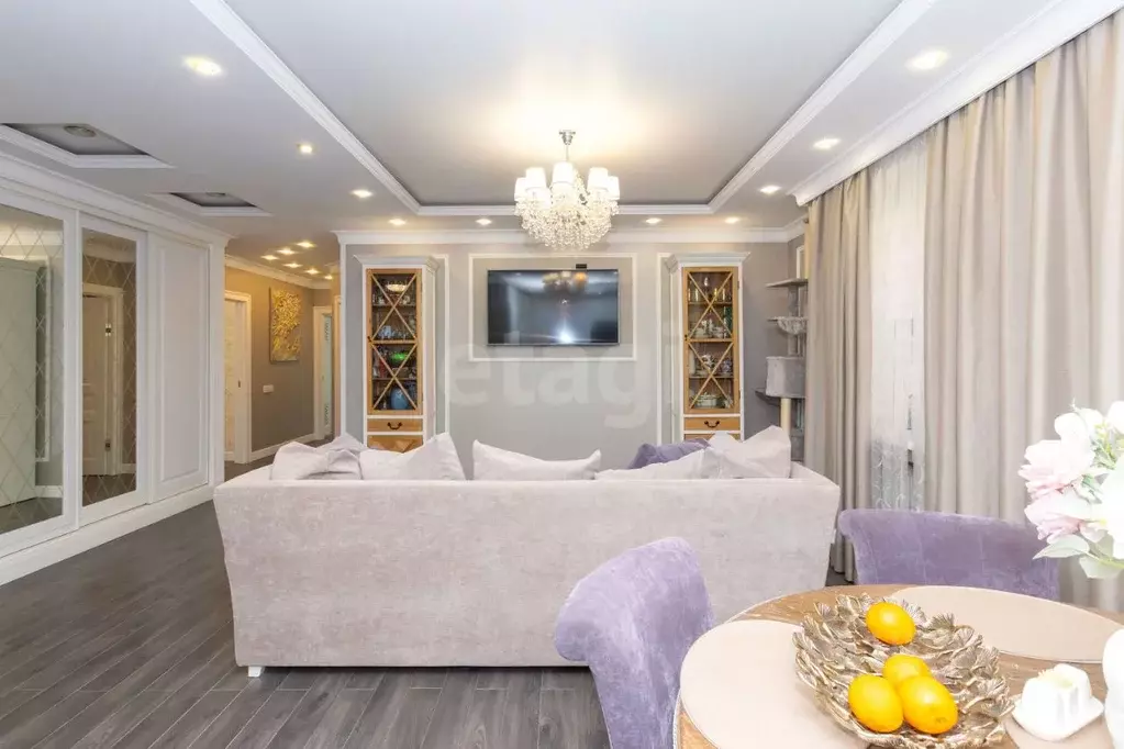 3-к кв. Тюменская область, Тюмень ул. Тимофея Чаркова, 81 (95.0 м) - Фото 1