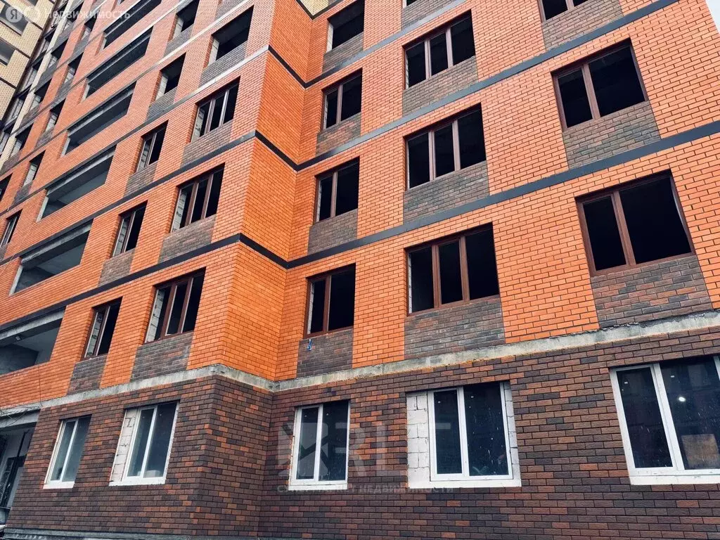 2-комнатная квартира: Каспийск, улица Байрамова, 7А (70 м) - Фото 1