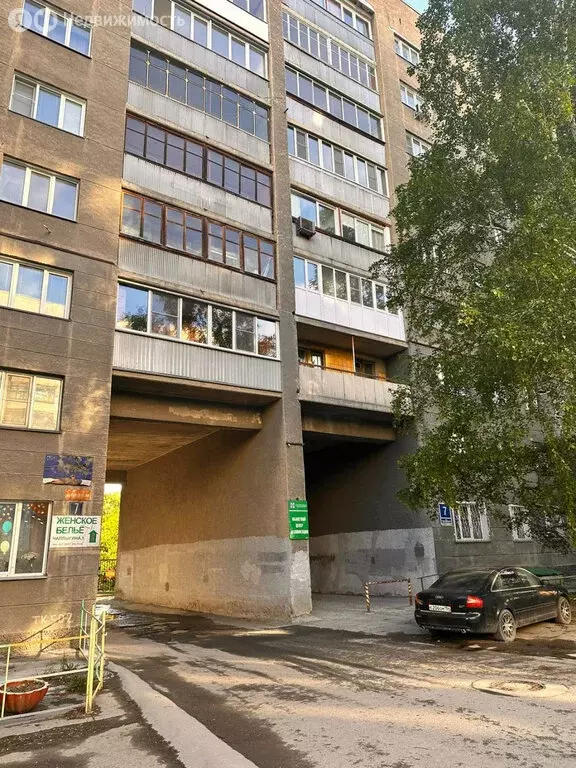 3-комнатная квартира: Новосибирск, улица Революции, 7 (64.7 м) - Фото 1