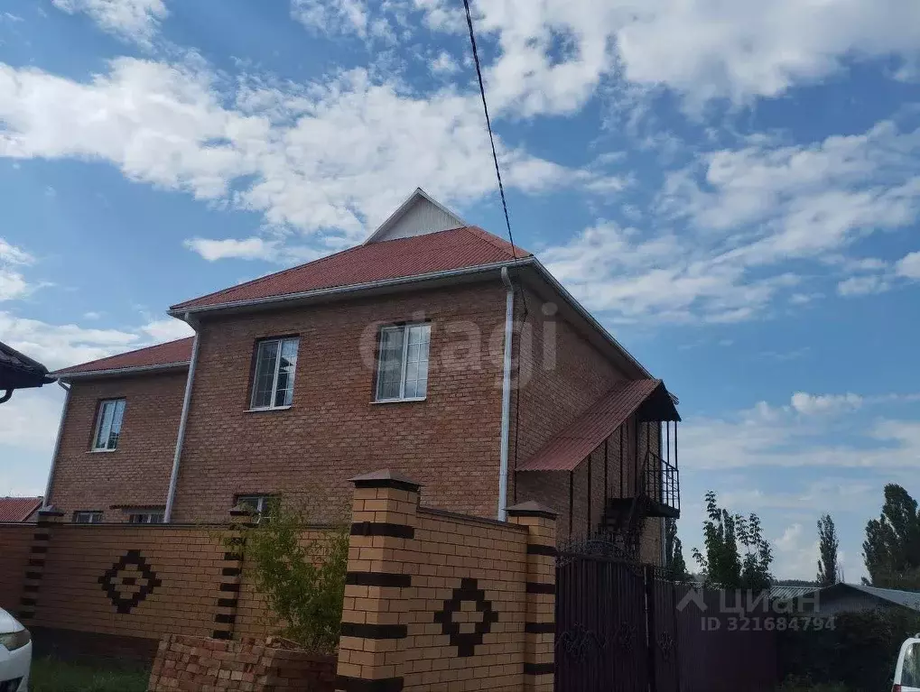 Дом в Белгородская область, Белгород пер. 2-й Комсомольский, 1в (200 ... - Фото 1