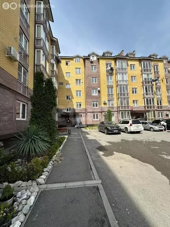 3-комнатная квартира: Владикавказ, улица Шамиля Джикаева, 8 (88.3 м) - Фото 1