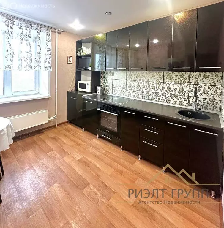 3-комнатная квартира: Казань, улица Адоратского, 39А (64.1 м) - Фото 1