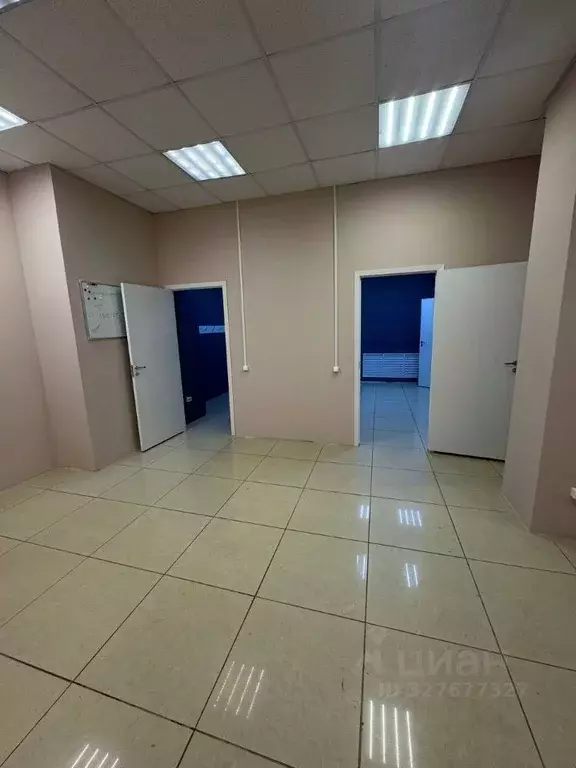 Помещение свободного назначения в Алтайский край, Барнаул просп. ... - Фото 2