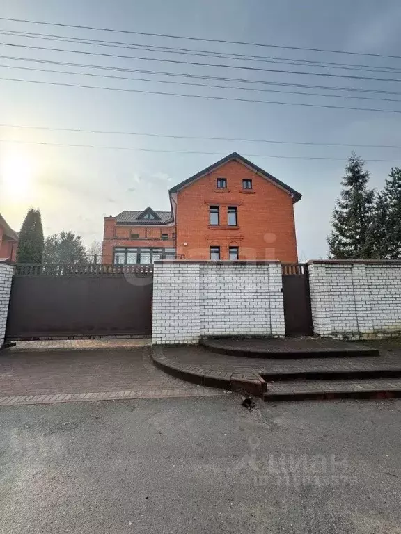 Дом в Брянская область, Брянск Сургутский пер. (575 м) - Фото 1