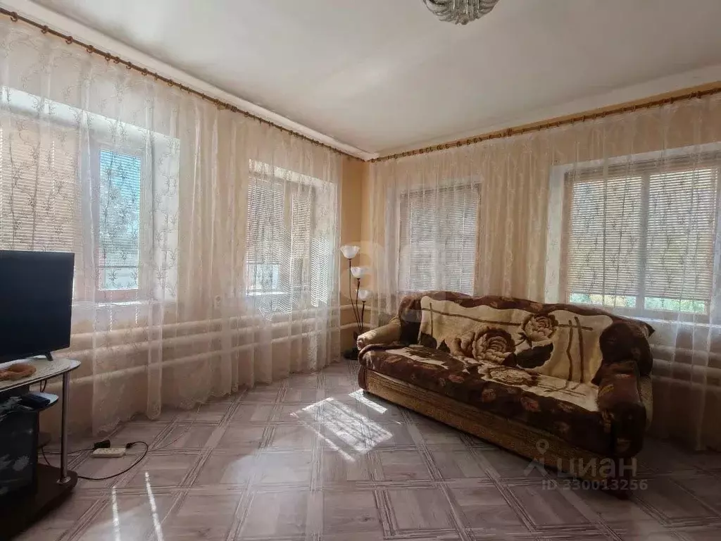 Дом в Краснодарский край, Калининская ст-ца ул. Коминтерна, 39 (66 м) - Фото 2