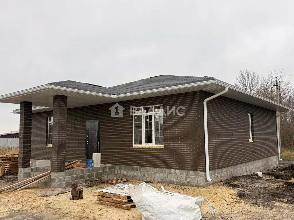 Дом в Белгородская область, Старооскольский городской округ, с. ... - Фото 1