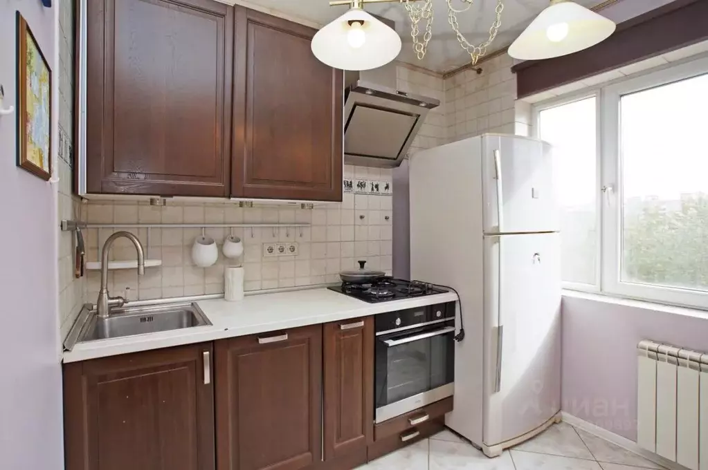 2-к кв. Омская область, Омск ул. Лукашевича, 2Б (52.4 м) - Фото 1