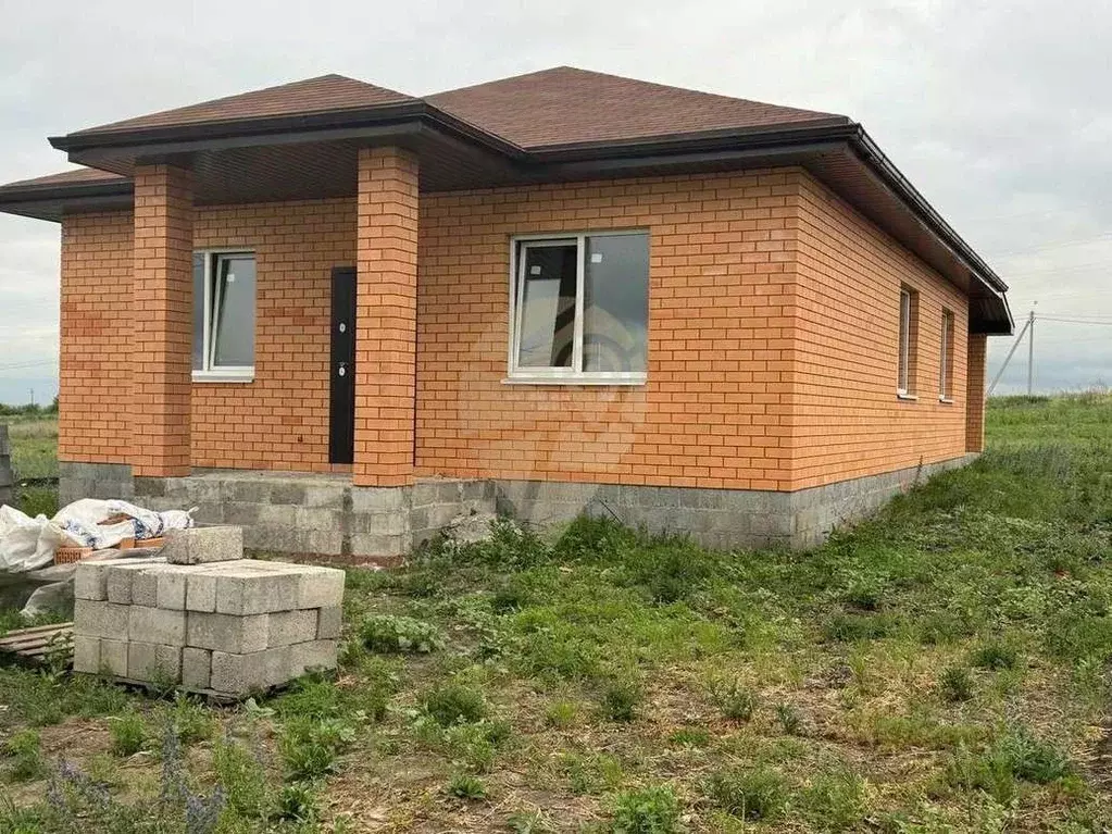 Дом в Белгородская область, Старооскольский городской округ, с. ... - Фото 1