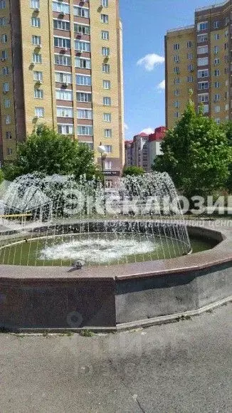 2-к кв. Тюменская область, Тюмень 6-й мкр, ул. Валерии Гнаровской, ... - Фото 0
