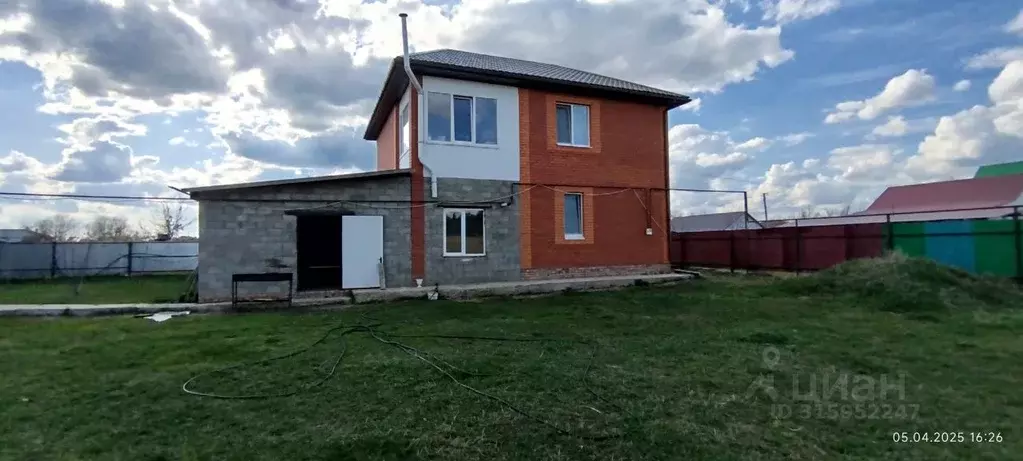 Дом в Саратовская область, Энгельс муниципальное образование, с. ... - Фото 1