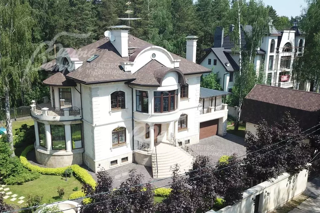 Дом в Москва Сосенское поселение, д. Столбово, 67/1 (1105 м) - Фото 1