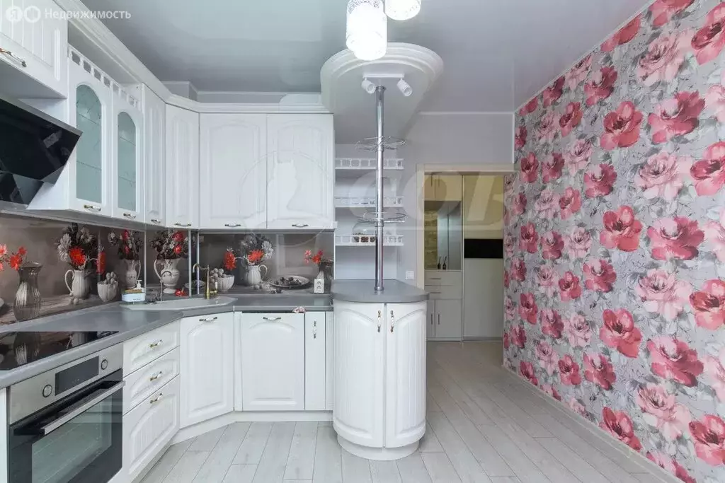 3-комнатная квартира: Тюмень, улица Тимофея Чаркова, 81с1 (74 м) - Фото 2