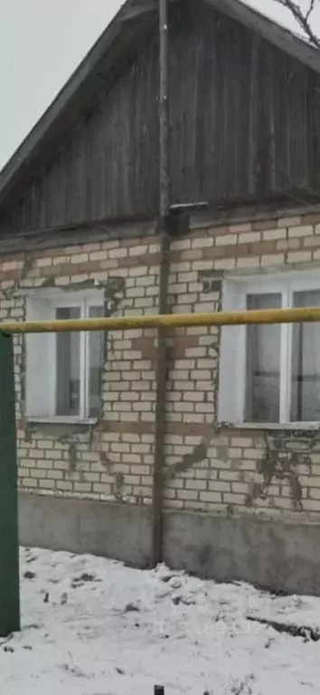 Дом в Саратовская область, Петровский район, Пригородное муниципальное ... - Фото 1