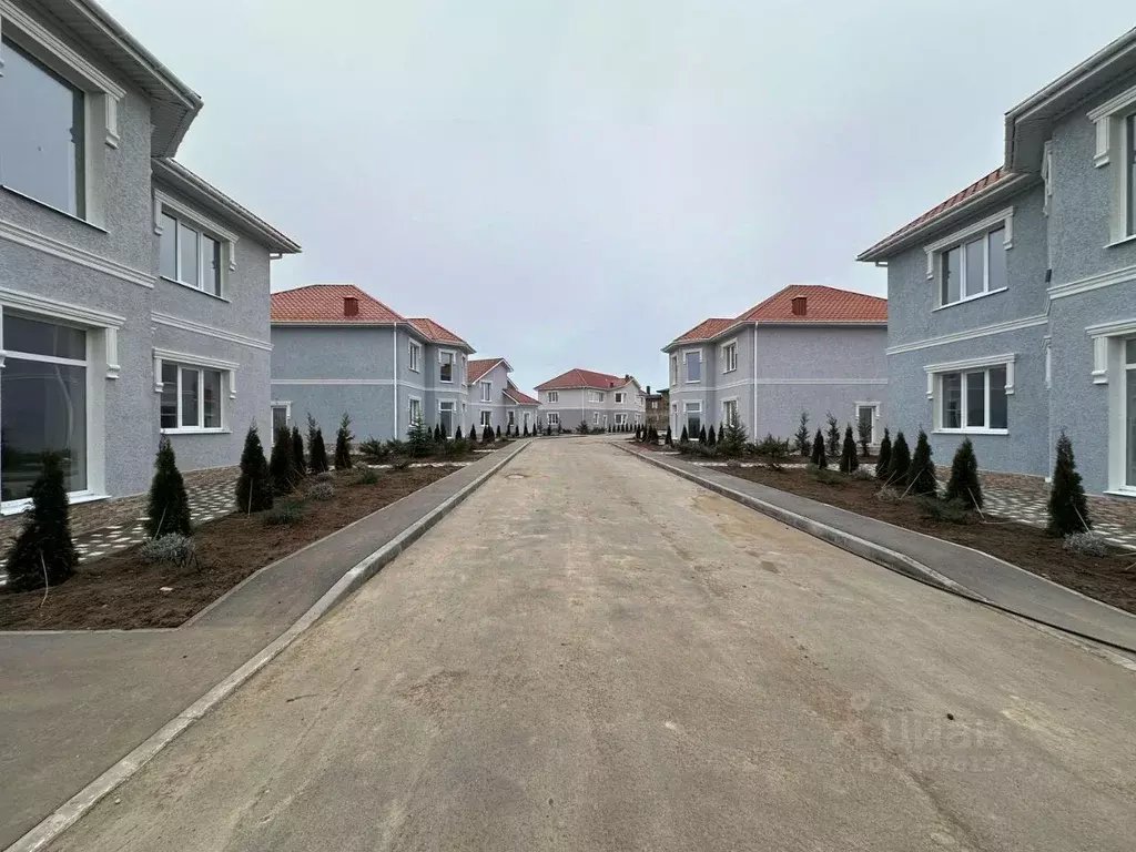 Дом в Крым, Евпатория городской округ, Заозерное пгт ул. Космическая, ... - Фото 1