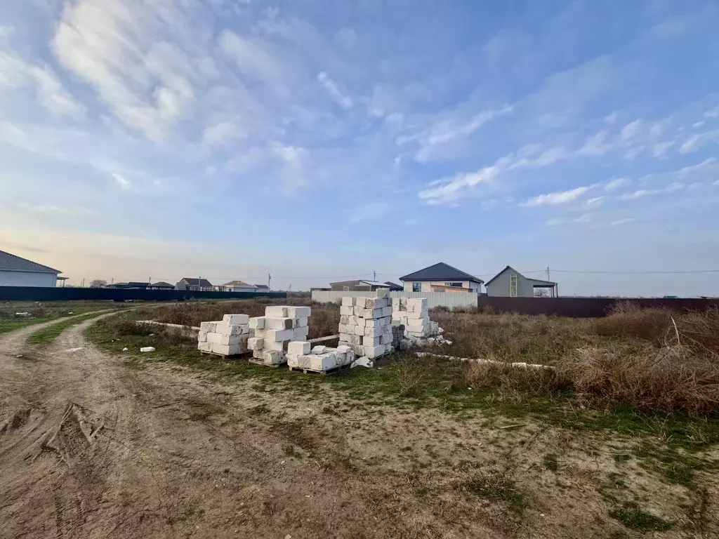 Участок в Астраханская область, Приволжский район, с. Началово ул. ... - Фото 1