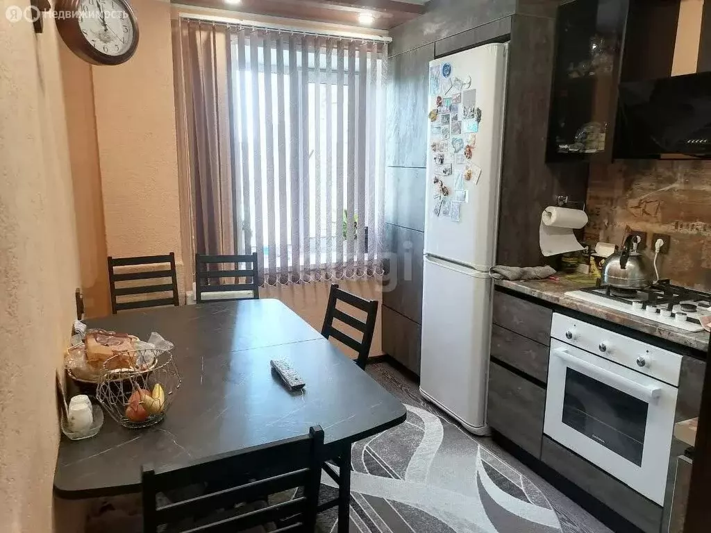 3-комнатная квартира: Курган, улица Зайцева, 8 (61.4 м) - Фото 1