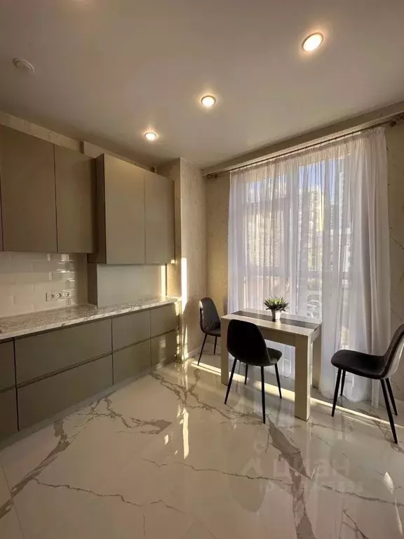 1-к кв. Крым, Симферополь ул. Батурина, 103 (40.0 м) - Фото 1
