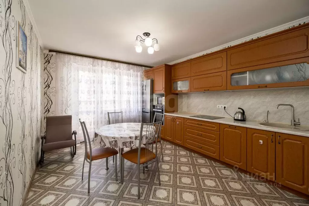 2-к кв. Тюменская область, Тюмень ул. Федюнинского, 60к1 (67.0 м) - Фото 1