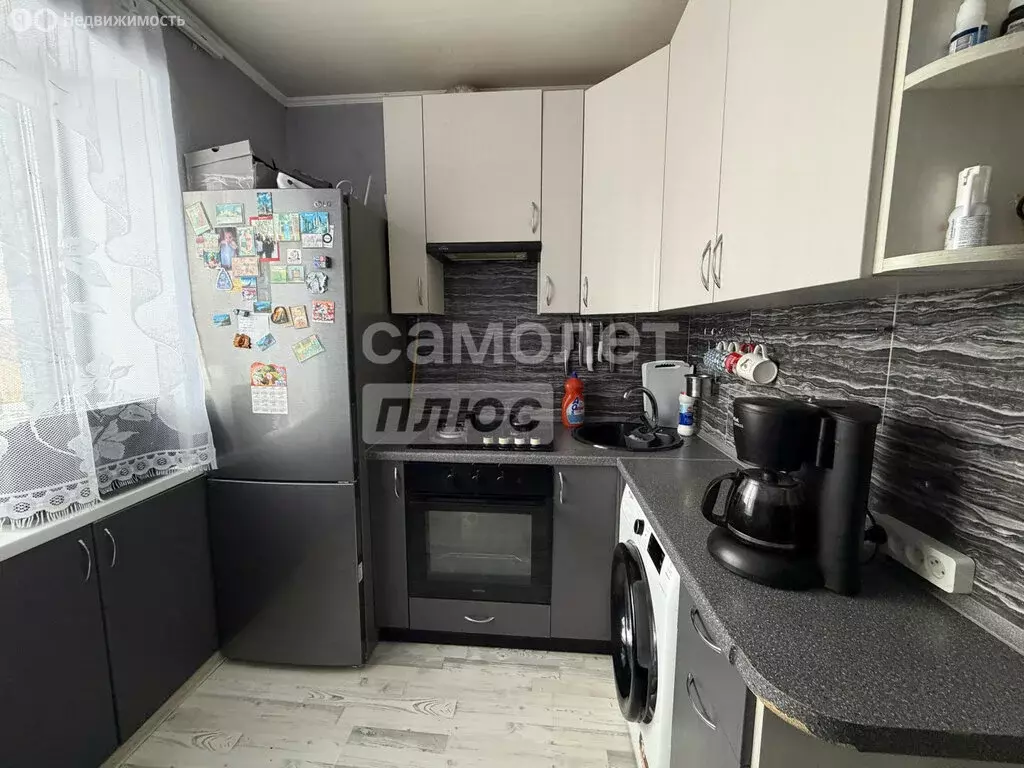 3-комнатная квартира: Омск, микрорайон Заозёрный, Коммунальная улица, ... - Фото 0