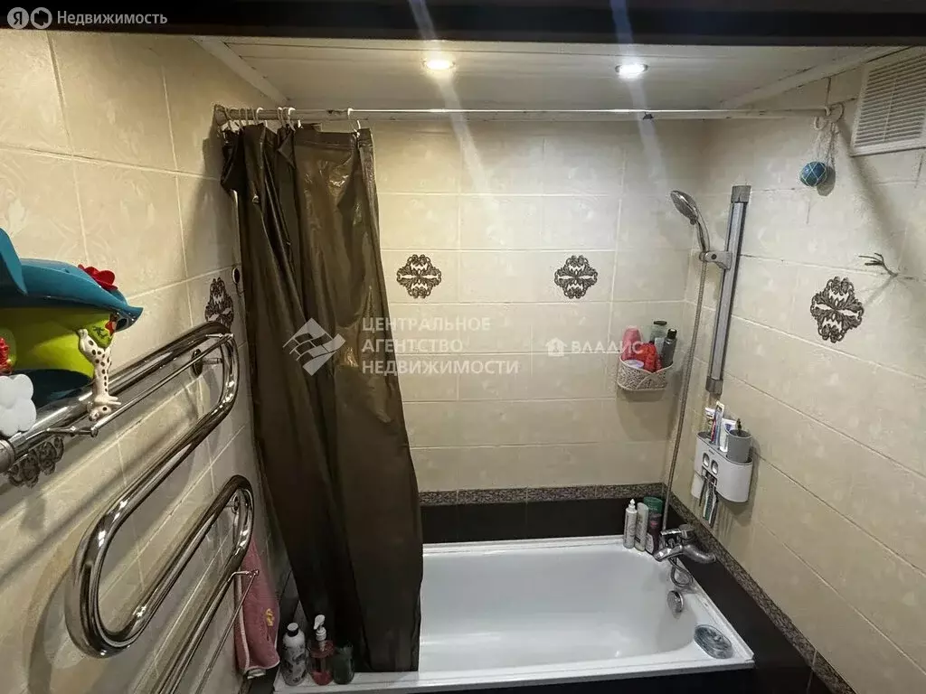 3-комнатная квартира: Рязань, улица 1-я Линия, 2 (55.8 м) - Фото 1