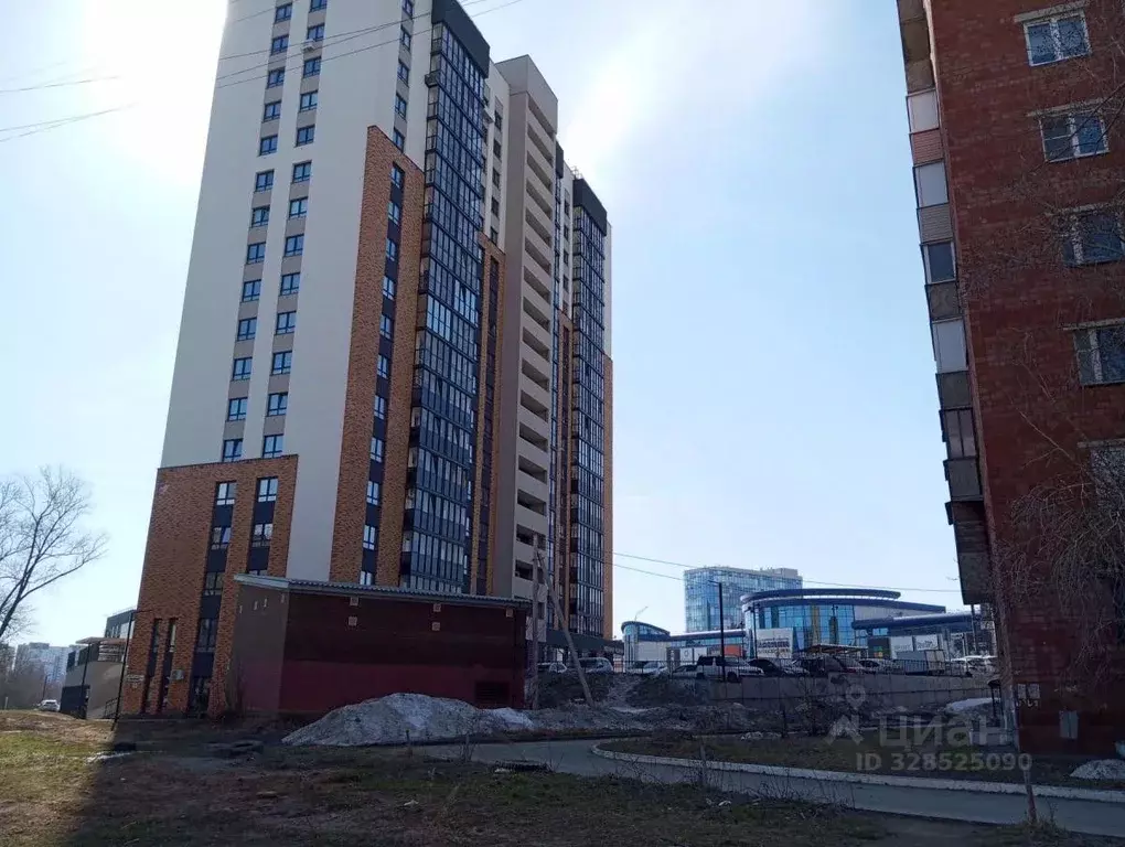 Помещение свободного назначения в Удмуртия, Ижевск Удмуртская ул., 296 ... - Фото 1