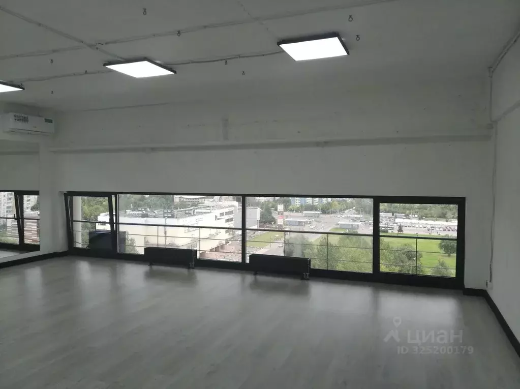 Помещение свободного назначения в Москва Новоясеневский просп., 9 (95 ... - Фото 1