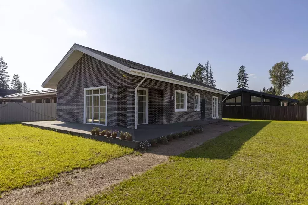 Коттедж в Ленинградская область, Всеволожский район, Бугровское ... - Фото 1