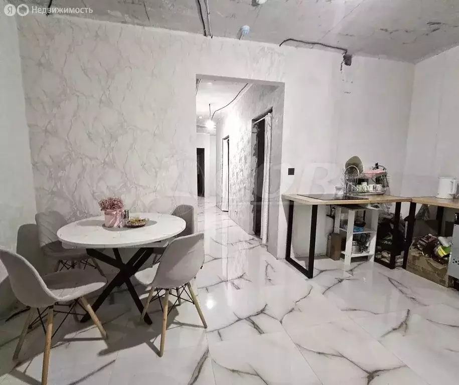 3-комнатная квартира: Тюмень, Дамбовская улица, 29к1 (68.1 м) - Фото 1