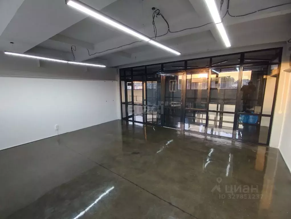 Помещение свободного назначения в Тюменская область, Тюмень ул. ... - Фото 2