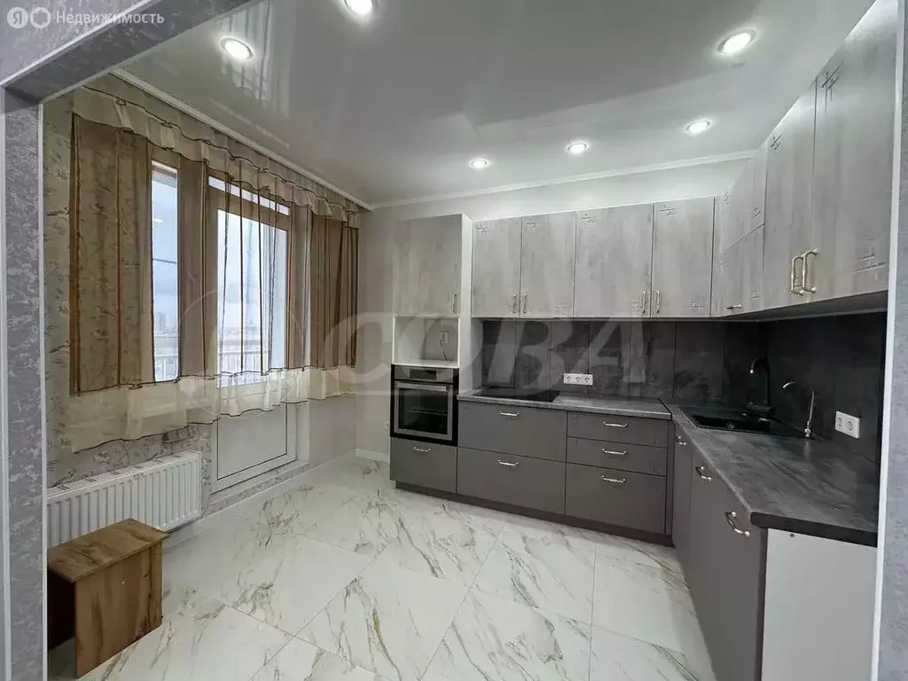 3-комнатная квартира: Тюмень, улица Героев Космоса, 17 (73 м) - Фото 1