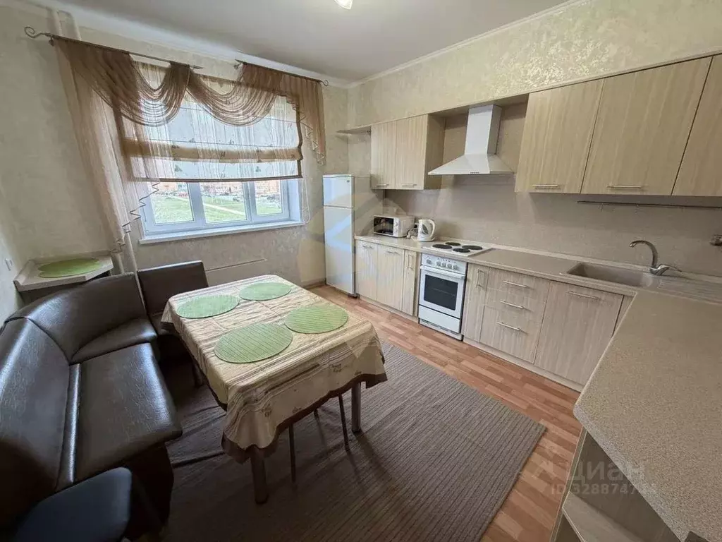 2-к кв. Белгородская область, Старый Оскол Степной мкр, 10 (68.0 м) - Фото 1