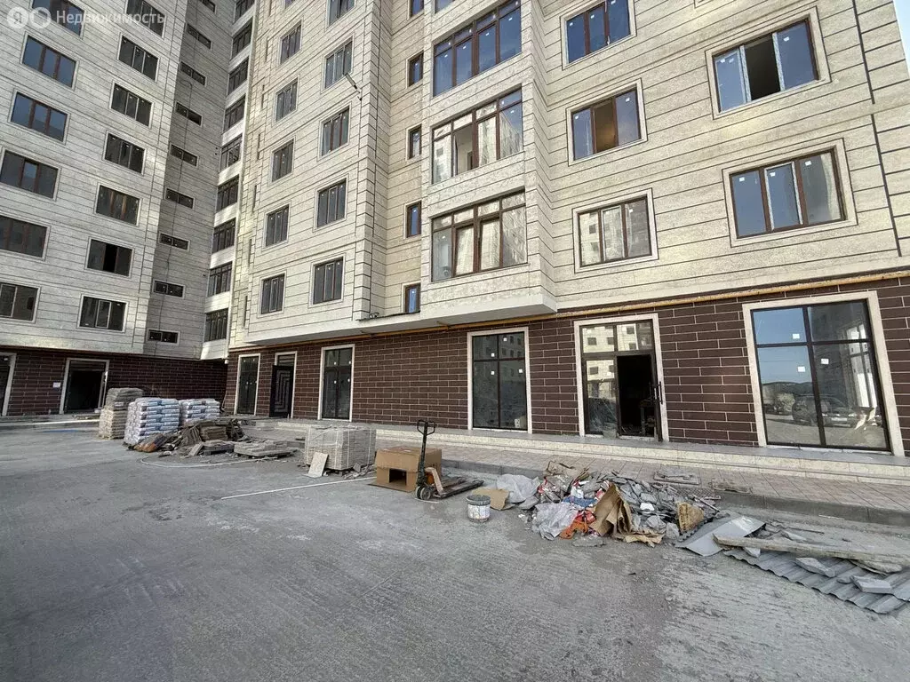 2-комнатная квартира: Махачкала, улица Азизова, 32 (50 м) - Фото 0