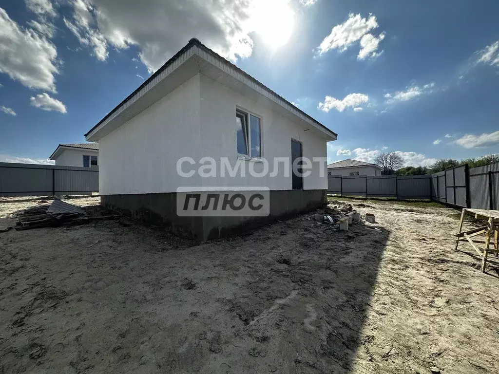 Дом в Курская область, Курский район, Моковский сельсовет, д. 1-я ... - Фото 0