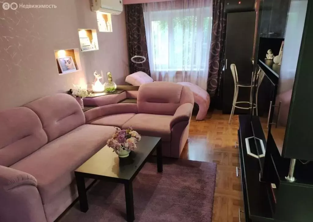 3-комнатная квартира: Каменск-Шахтинский, улица Строителей, 8 (56 м) - Фото 0