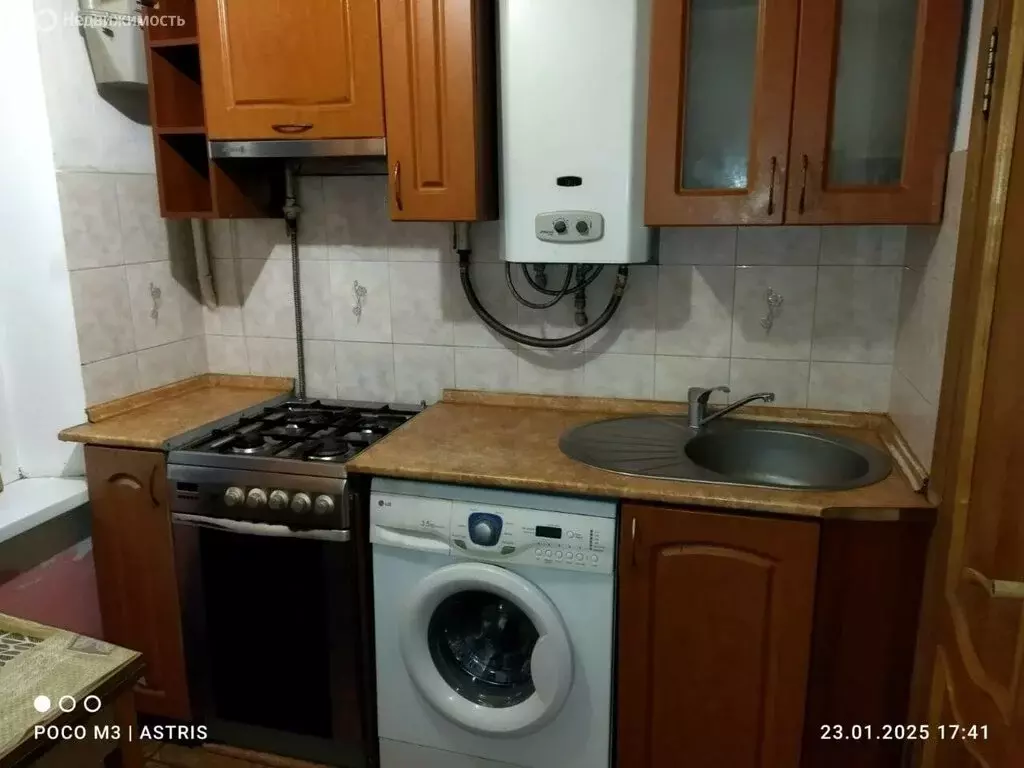 3-комнатная квартира: Афипский, улица Пушкина, 111 (56.1 м) - Фото 0