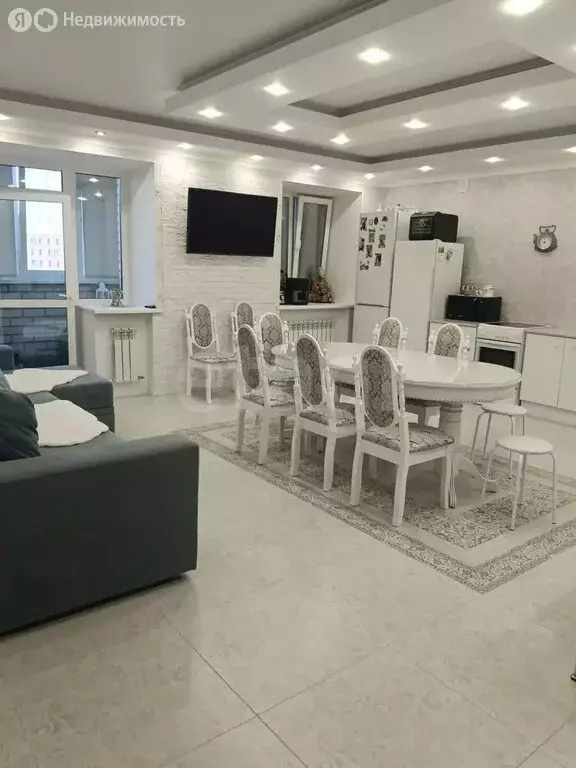 2-комнатная квартира: Тюмень, улица Мельникайте, 144А (78.9 м) - Фото 1