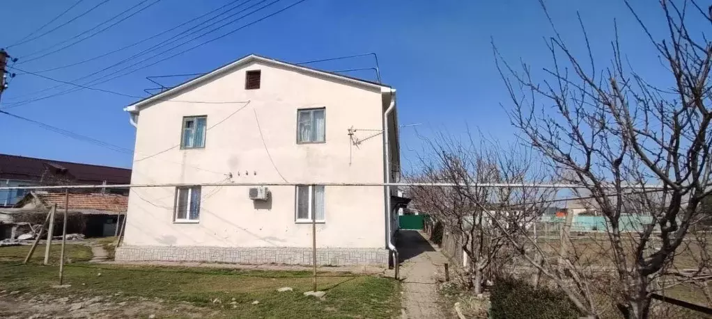 3-к кв. Крым, Бахчисарайский район, с. Табачное ул. Н.Г. Сотника, 37 ... - Фото 1