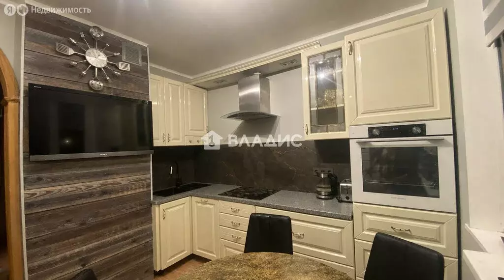 3-комнатная квартира: Москва, улица Адмирала Лазарева, 52 (74.1 м) - Фото 1