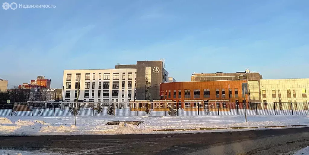 3-комнатная квартира: деревня Малые Колпаны, микрорайон Речной, 1 ... - Фото 2