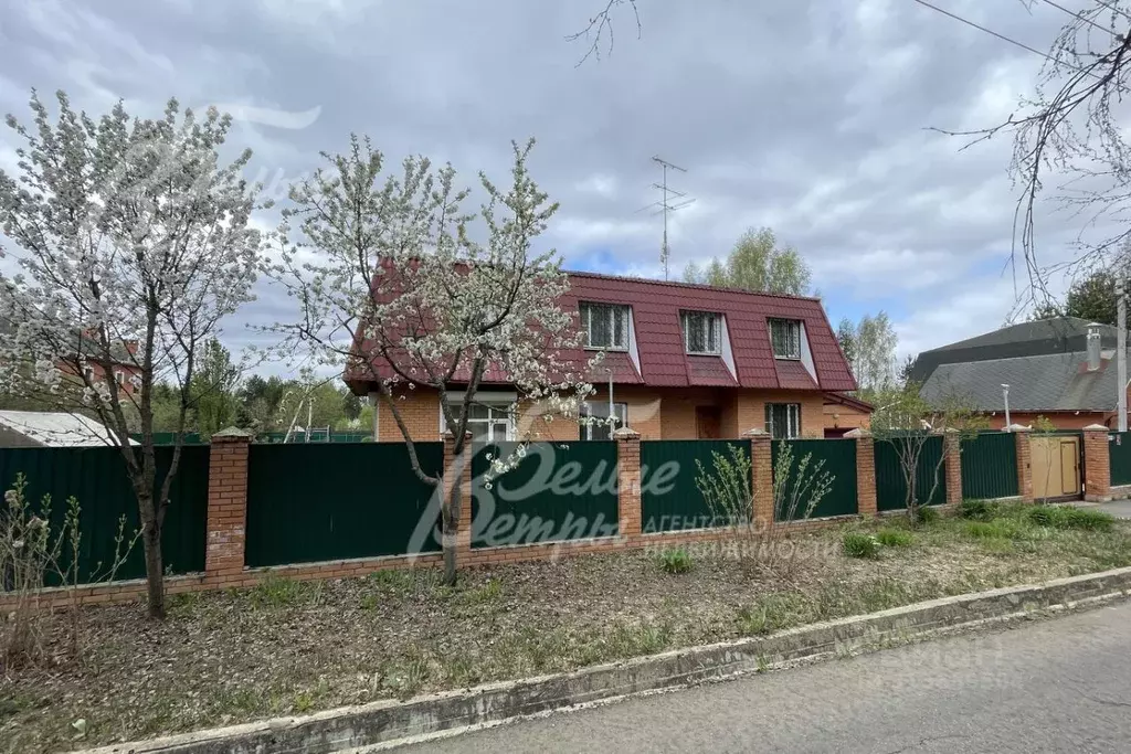 Дом в Москва пос. Красные горки, ул. Заречная (350 м) - Фото 1