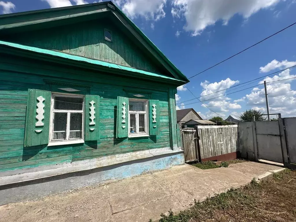 Дом в Оренбургская область, пос. Переволоцкий ул. Хлеборобов (50 м) - Фото 1