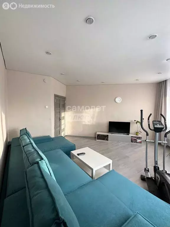 3-комнатная квартира: Кызыл, микрорайон Спутник, Убсу-Нурская улица, ... - Фото 1