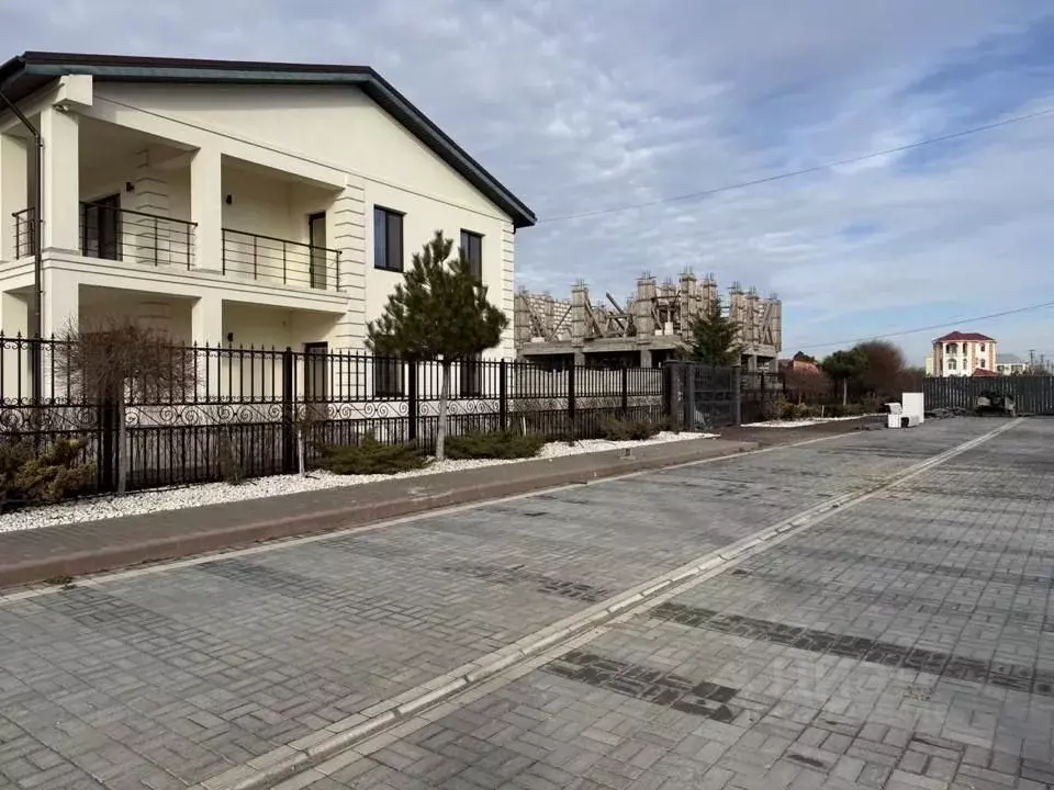 Дом в Крым, Сакский район, с. Уютное ул. Ивана Айвазовского, 19 (260 ... - Фото 1